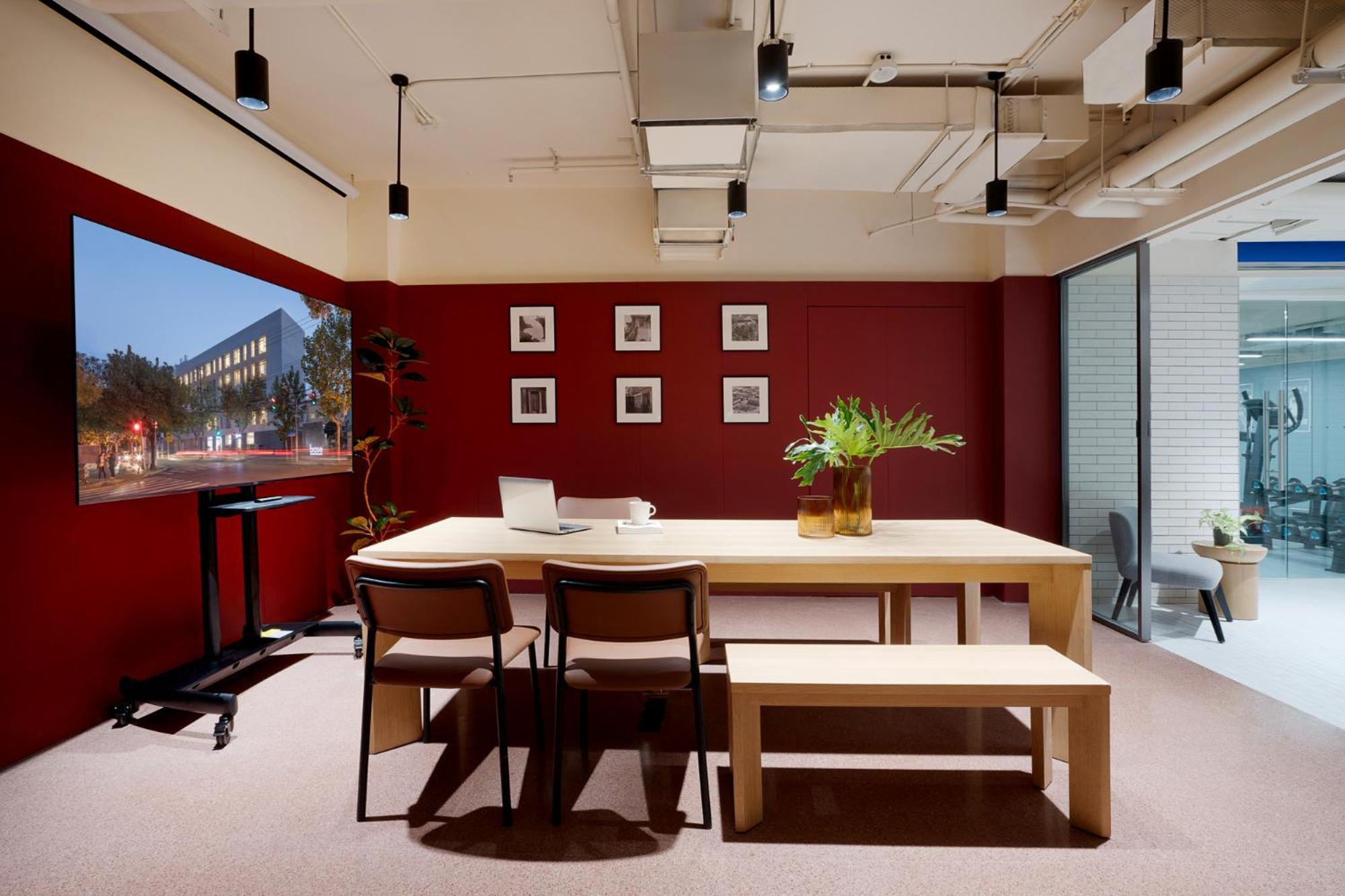 Base-Beijing Wangfujing Serviced Apartment- In Hutong &Bike Rental &Close To Forbidden City, Tian'Anmen Square &Subway Nearby &Free Coffee &Washing Machine,Kitchen &Restaurant Discount &English Speaking &High Speed Free Wifi Kültér fotó The interior of the library
