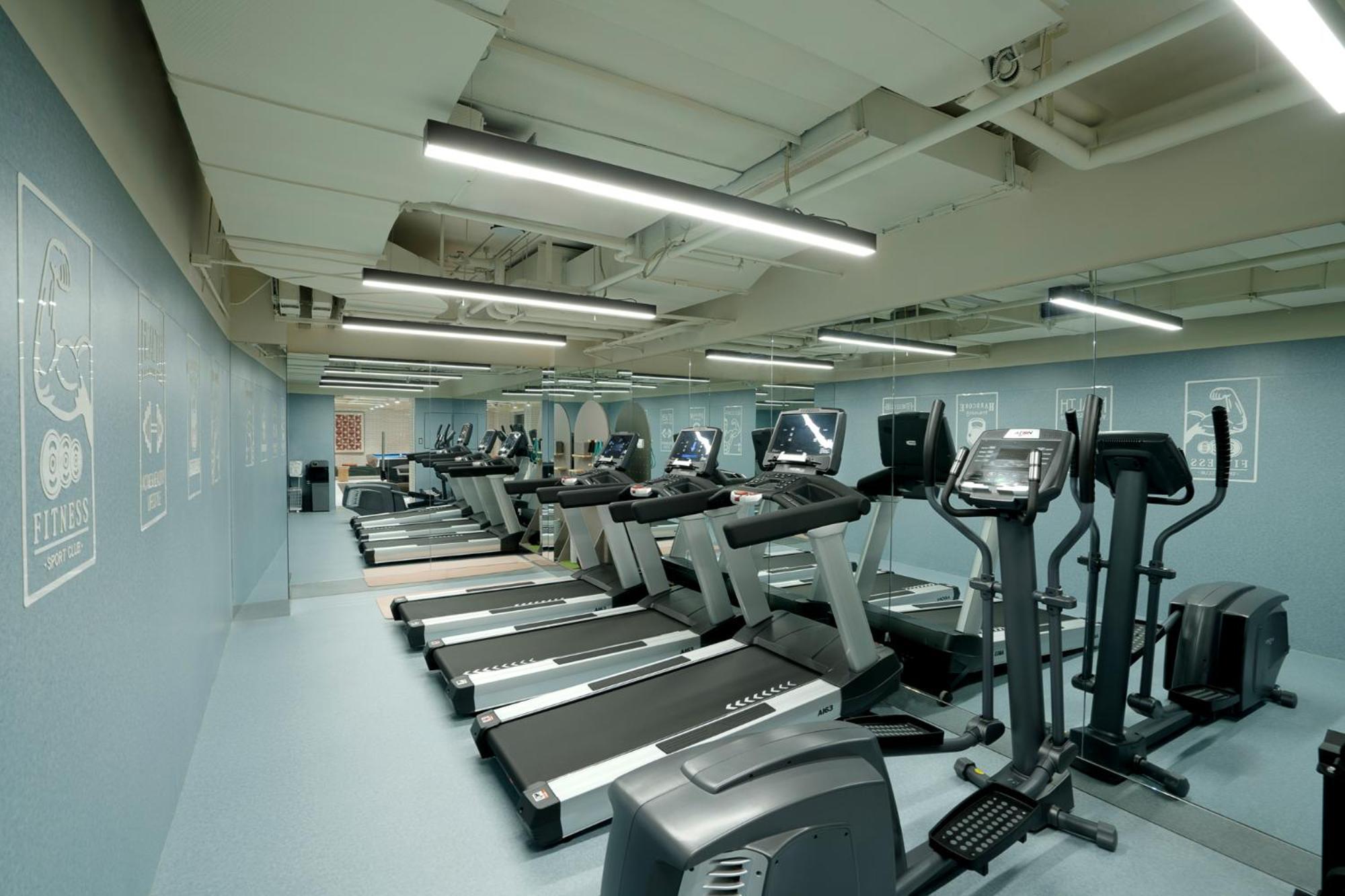 Base-Beijing Wangfujing Serviced Apartment- In Hutong &Bike Rental &Close To Forbidden City, Tian'Anmen Square &Subway Nearby &Free Coffee &Washing Machine,Kitchen &Restaurant Discount &English Speaking &High Speed Free Wifi Kültér fotó The gym at the National Olympic Training Centre
