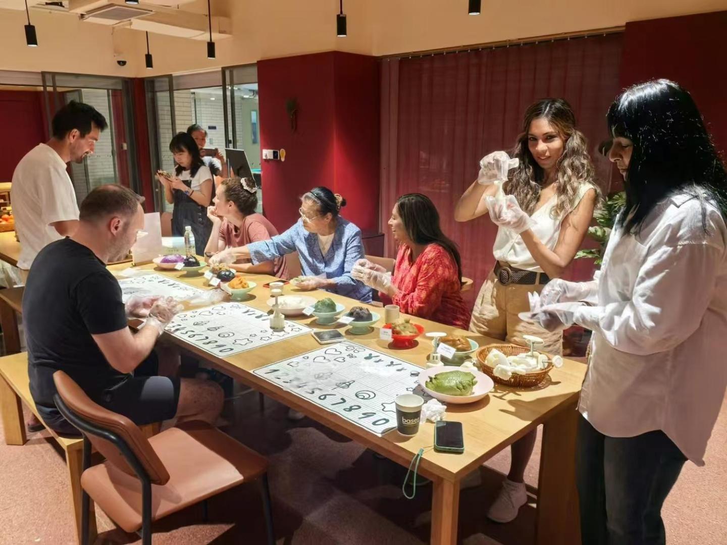 Base-Beijing Wangfujing Serviced Apartment- In Hutong &Bike Rental &Close To Forbidden City, Tian'Anmen Square &Subway Nearby &Free Coffee &Washing Machine,Kitchen &Restaurant Discount &English Speaking &High Speed Free Wifi Kültér fotó A tea ceremony at the University of Oxford