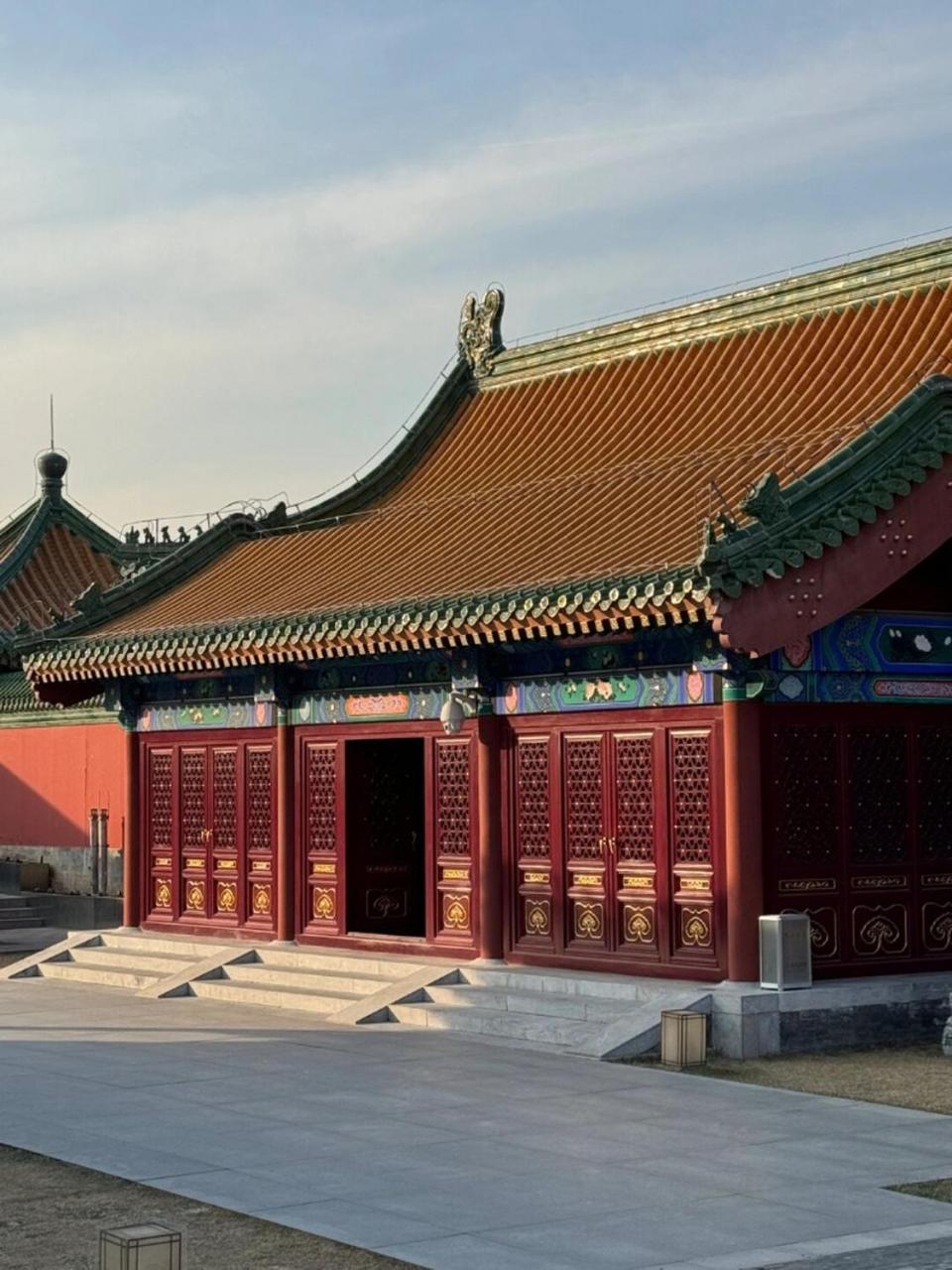 Base-Beijing Wangfujing Serviced Apartment- In Hutong &Bike Rental &Close To Forbidden City, Tian'Anmen Square &Subway Nearby &Free Coffee &Washing Machine,Kitchen &Restaurant Discount &English Speaking &High Speed Free Wifi Kültér fotó The gate of the temple