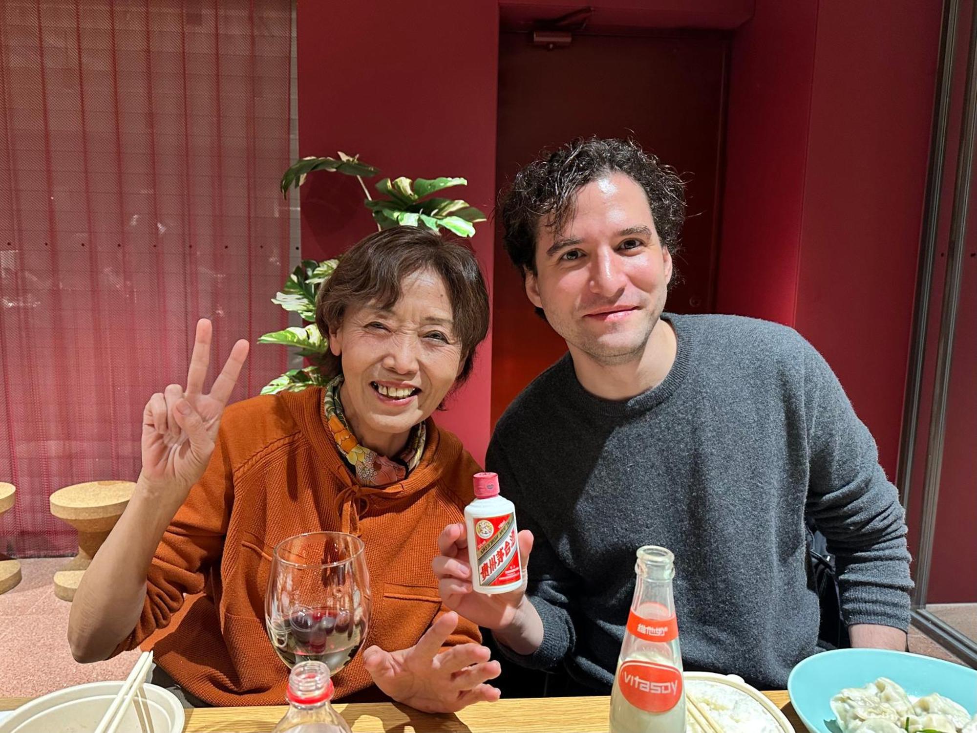 Base-Beijing Wangfujing Serviced Apartment- In Hutong &Bike Rental &Close To Forbidden City, Tian'Anmen Square &Subway Nearby &Free Coffee &Washing Machine,Kitchen &Restaurant Discount &English Speaking &High Speed Free Wifi Kültér fotó Yoko Kanno and Rob Kaz