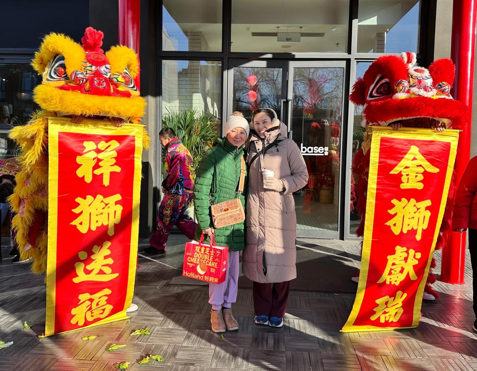 Base-Beijing Wangfujing Serviced Apartment- In Hutong &Bike Rental &Close To Forbidden City, Tian'Anmen Square &Subway Nearby &Free Coffee &Washing Machine,Kitchen &Restaurant Discount &English Speaking &High Speed Free Wifi Kültér fotó Chinese New Year celebrations at the shopping centre in 2018